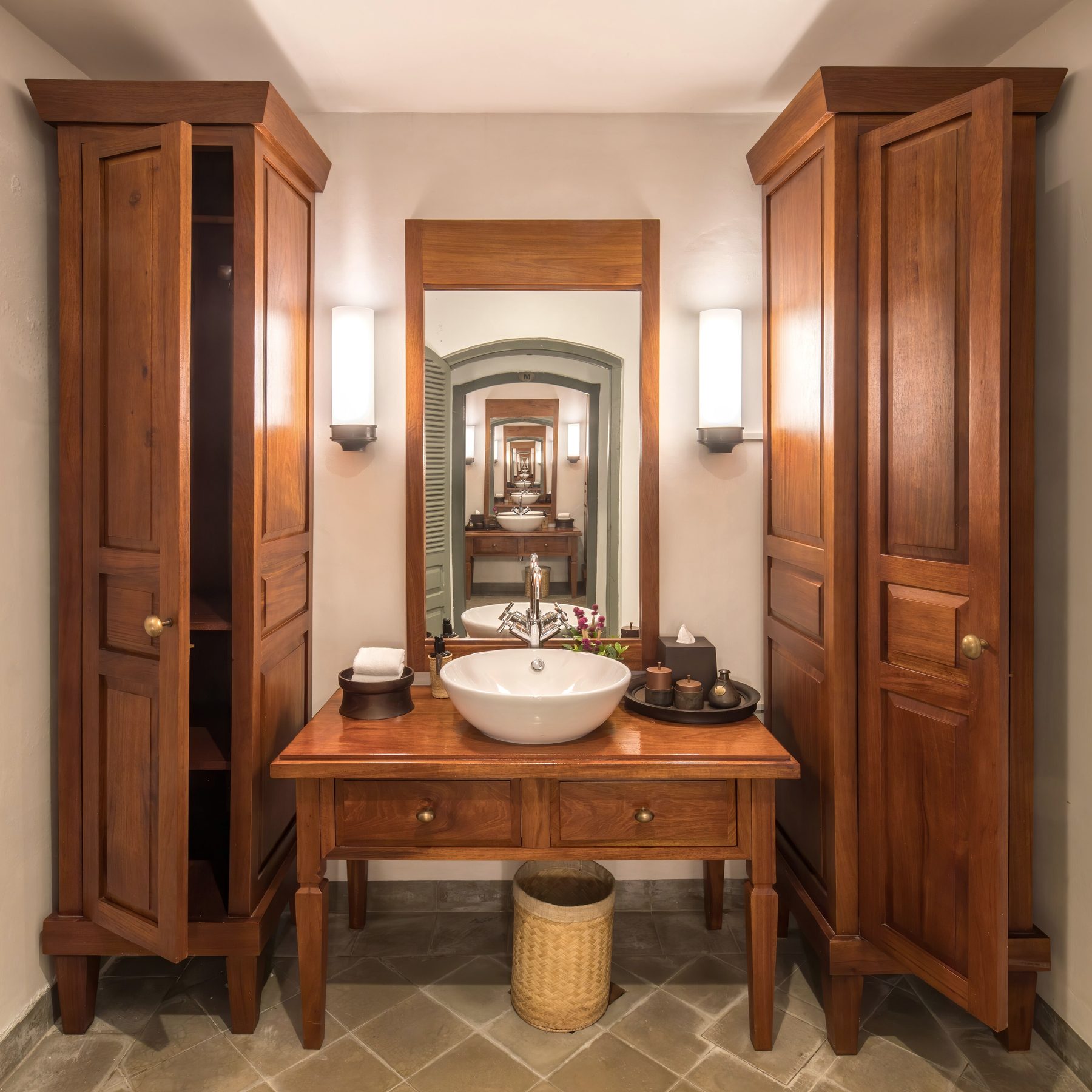 Timber joinery, mirror and folded linen in the studio